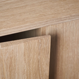 Silent mediniu pagrindu aukšta spintelė