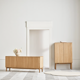 Silent mediniu pagrindu aukšta spintelė