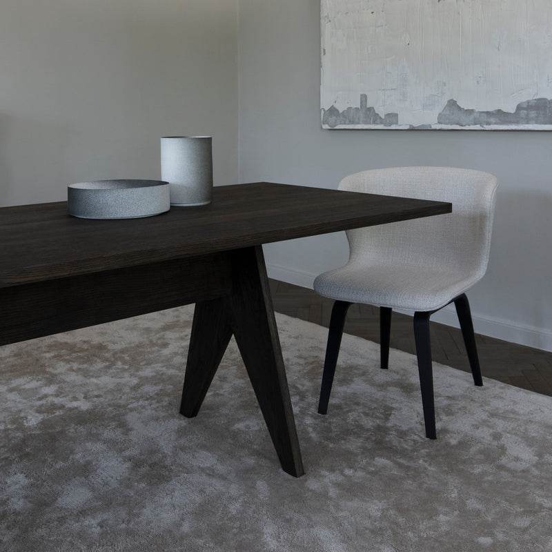 Pose dining table