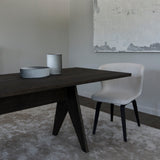 Pose dining table