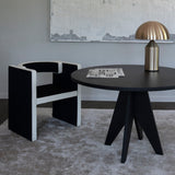 Pose dining table