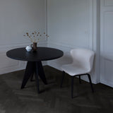 Pose dining table