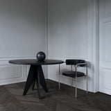 Pose dining table