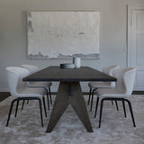 Pose dining table