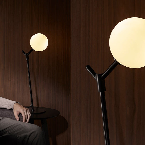 Atom table lamp