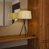 Trípode table lamp