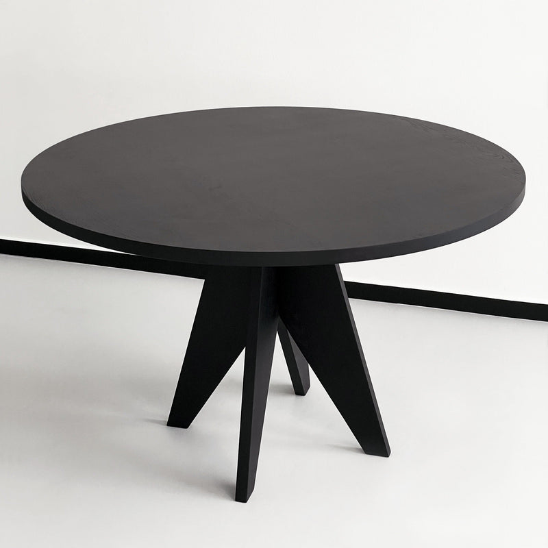 Pose dining table