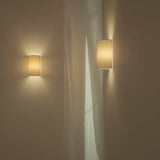 Singular wall lamp