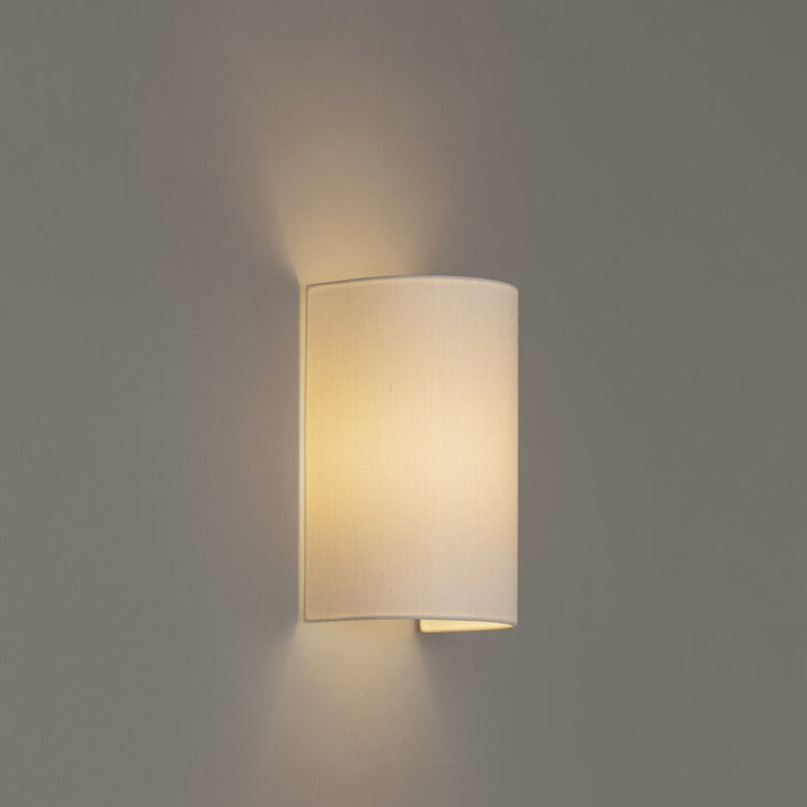 Singular wall lamp