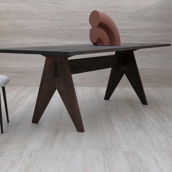 Pose dining table