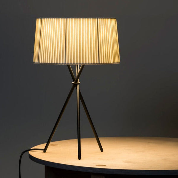 Trípode table lamp