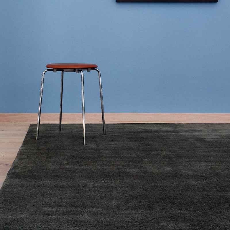 Charcoal – Earth rug