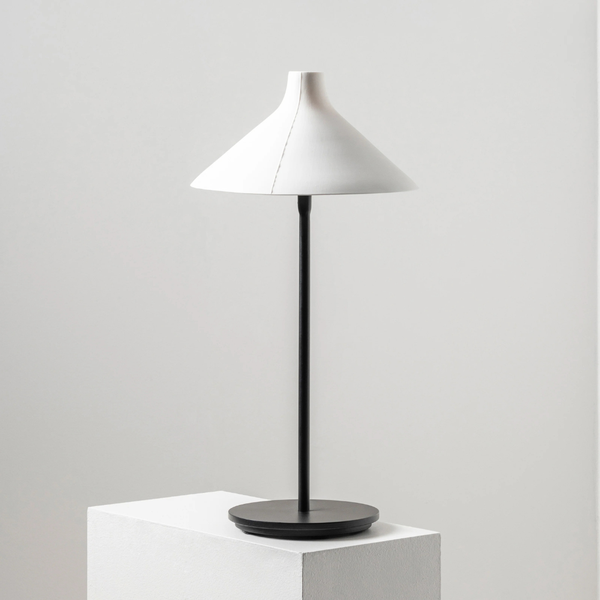 White Seam table lamp