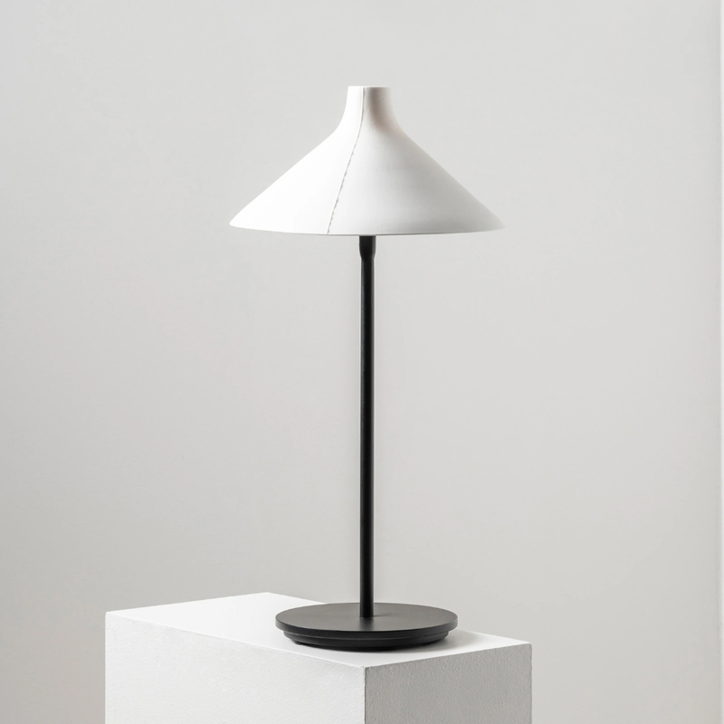 White Seam table lamp